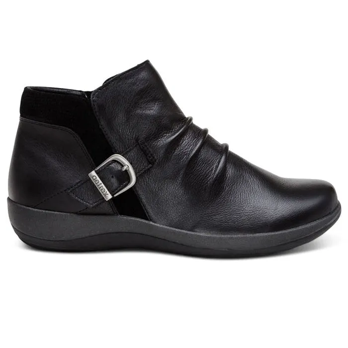 Aetrex women's black Luna shoes.