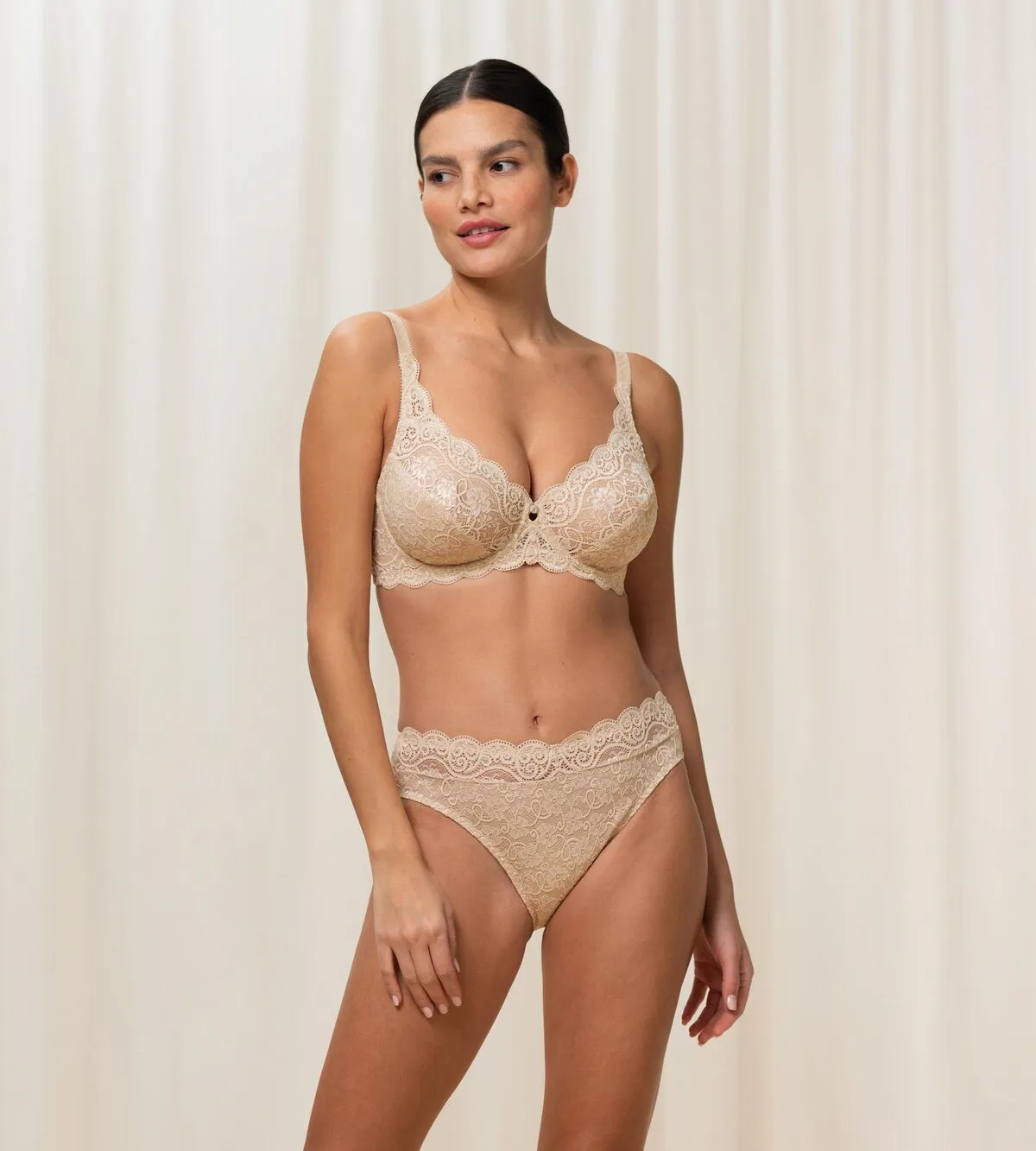 Amourette 300 Nude Lace Wired Bra.