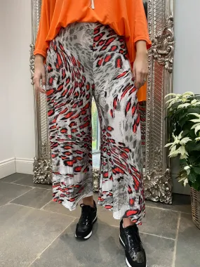 Animal Print Flow Trousers Betty - Google SEO Result: Trendy Animal Print Flare Pants for Women