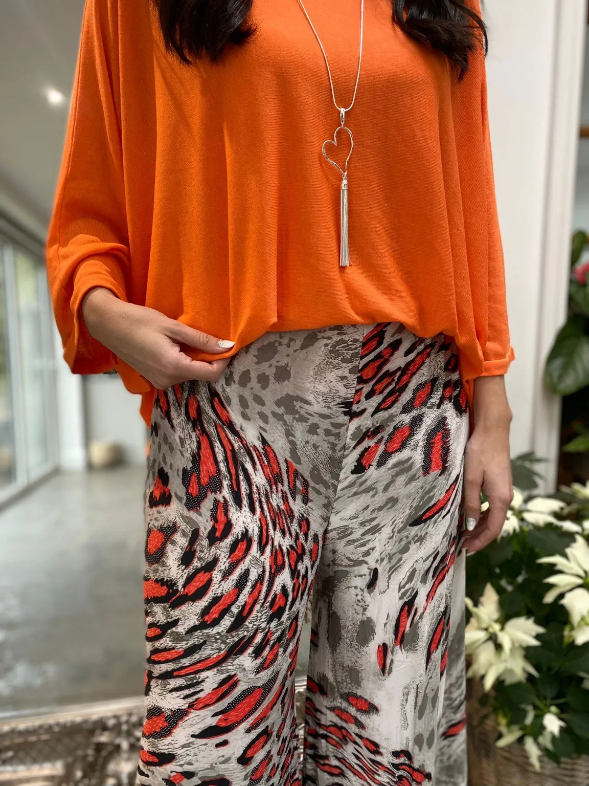 Animal Print Flow Trousers Betty - Google SEO Result: Trendy Animal Print Flare Pants for Women