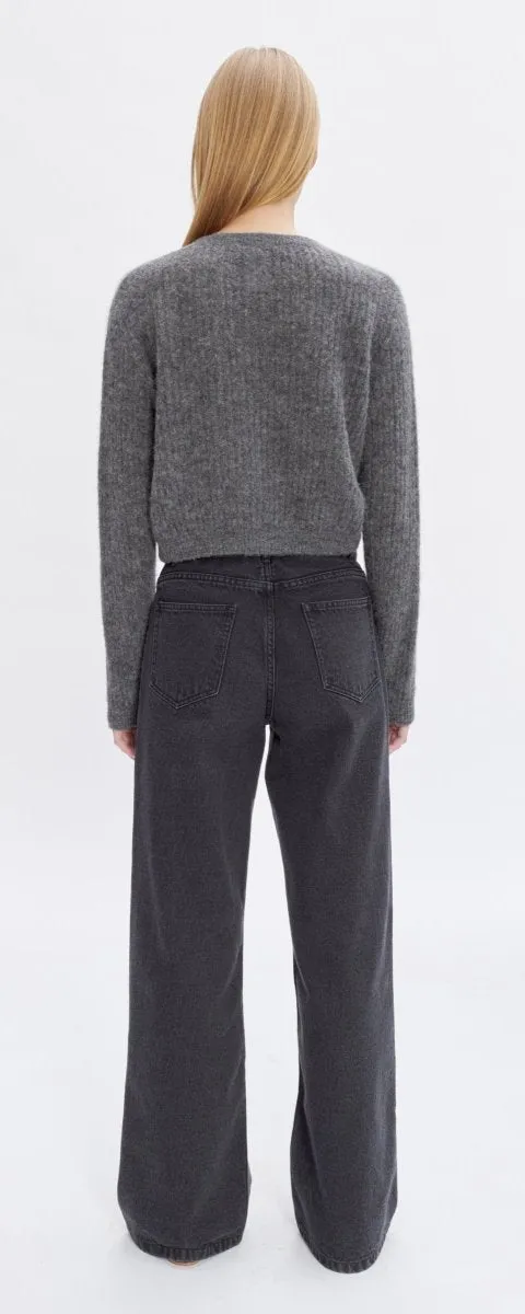 APC Milo cardigan, Anthracite Chine - Google SEO result: A stylish and versatile APC Milo cardigan in Anthracite Chine is now av